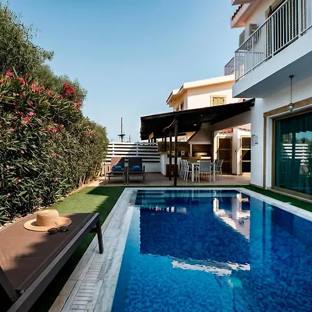 Golden Marina 4-bedroom Ekaterina *