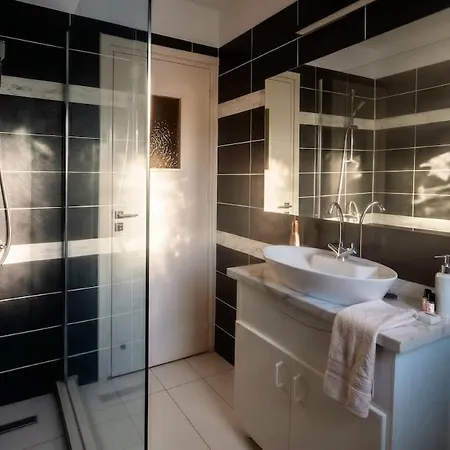 Golden Marina 4-bedroom Ekaterina * Paralimni