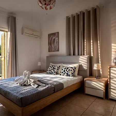 Golden Marina 4-bedroom Ekaterina Vila *