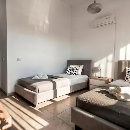 Golden Marina 4-bedroom Ekaterina Vila *