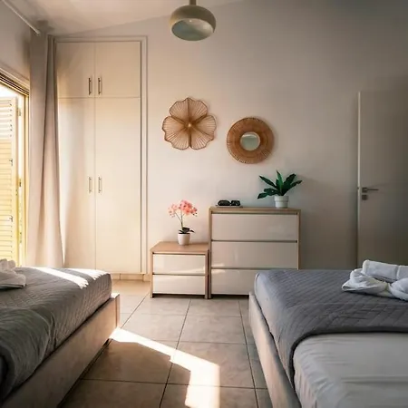 Golden Marina 4-bedroom Ekaterina Vila *