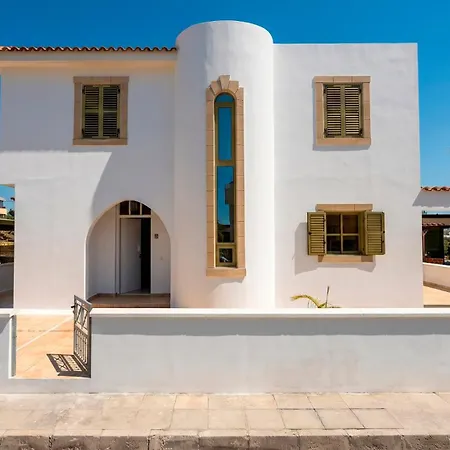 Golden Marina 4-bedroom Ekaterina * Paralimni